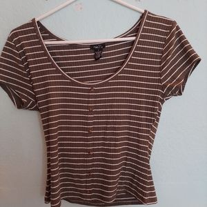 Green and white short sleeve tee